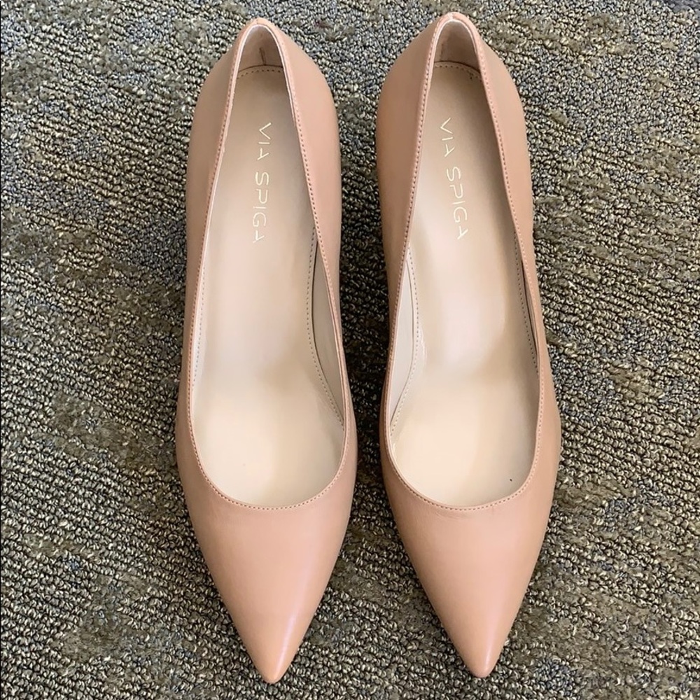 Via Spiga Nude Pumps NWOT! 10.